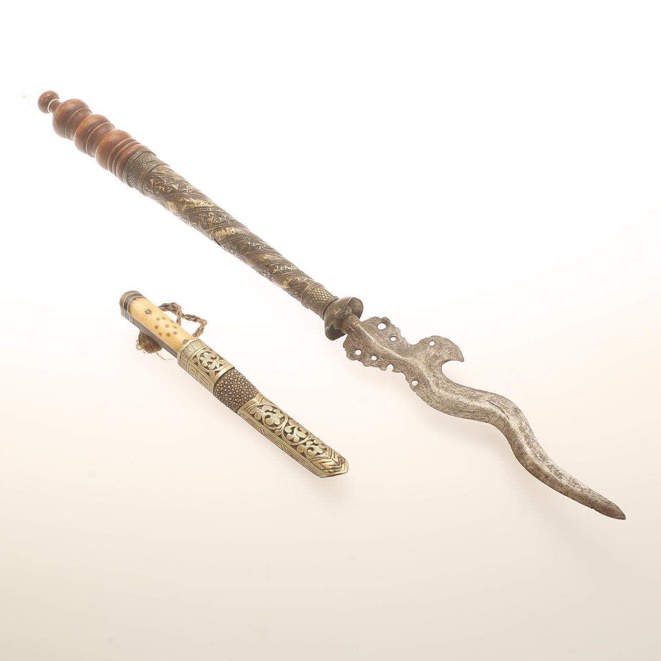 PUNTA DE LANZA, Asia. CUCHILLO. Siglo 19.