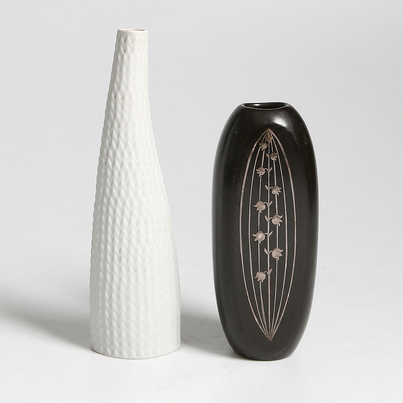 VASER, 2 st, "Reptil", Stig Lindberg. "Facett", Sven Jonsson. Gustavsberg.