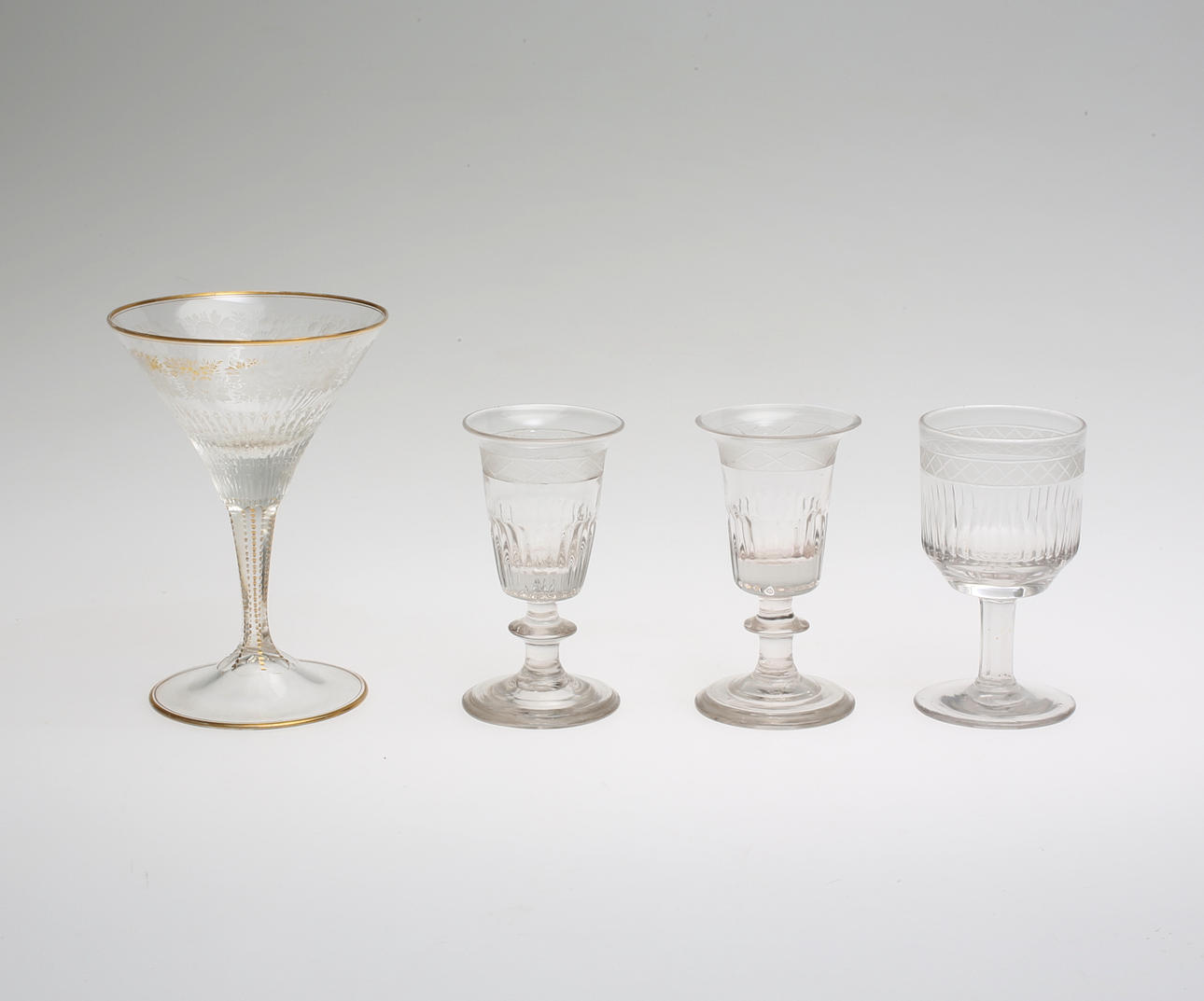 GLAS, 4 stk, 1800-/1900-tallet.