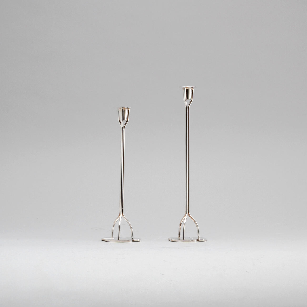 LJUSSTAKAR, 2 st, "Klöver", Josef Frank, Svenskt Tenn.