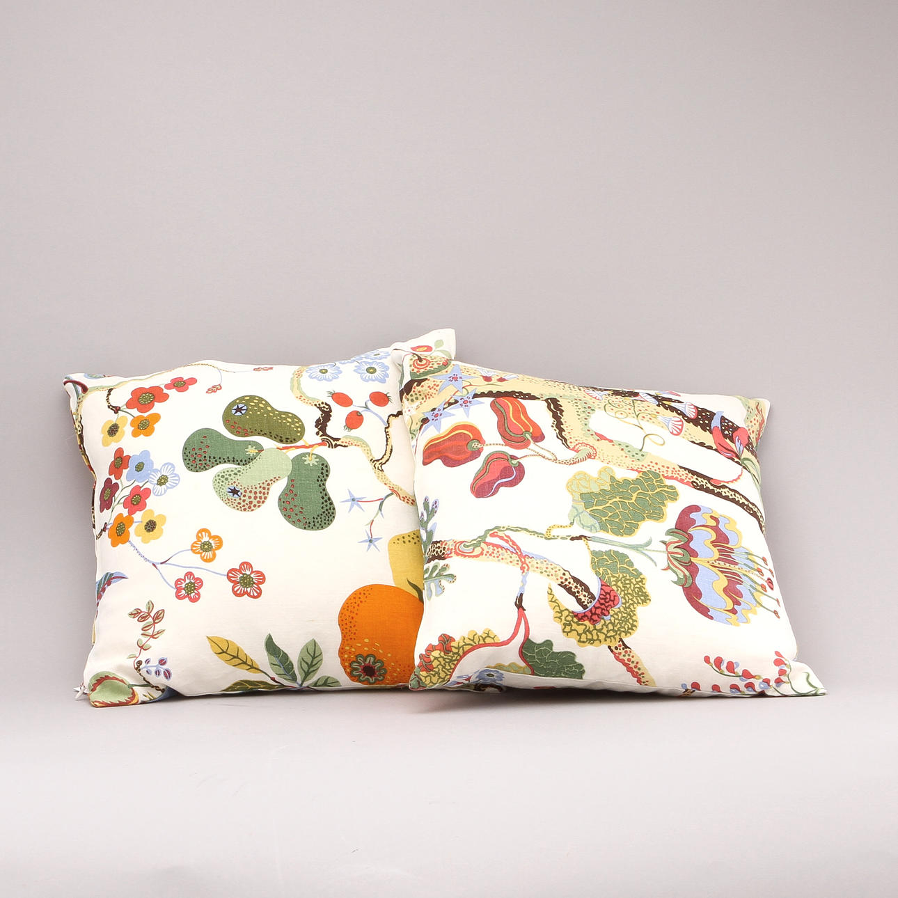 TEXTILIER/KUDDAR, 2 st, "Vegetable Tree", Josef Frank, Svenskt Tenn.