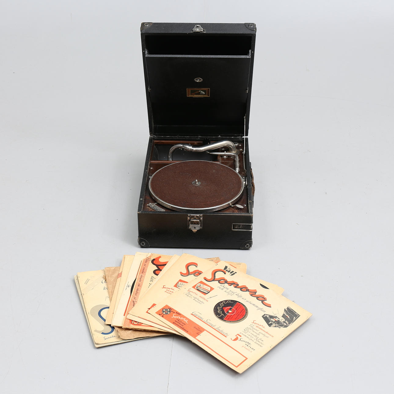 RESEGRAMMOFON, His Masters Voice, med STENKAKOR, 1900-talets första hälft.