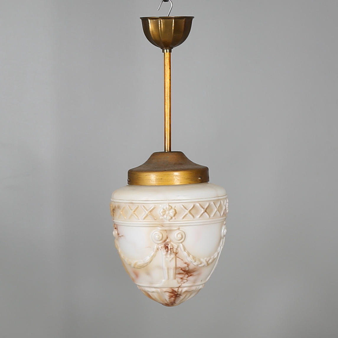 TAKLAMPA i glas och mässing, 1900-talets första decennier.