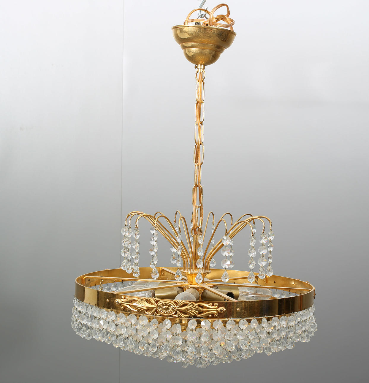 TAKLAMPA, metall och prismor, 1900-talets andra hälft.