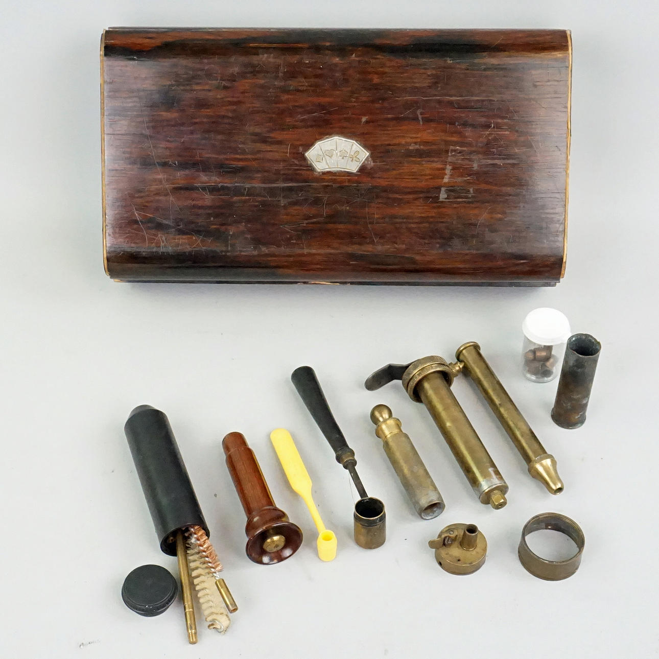 Ein Menge FÜR DIE MUNITIONSHERSTELLUNG.