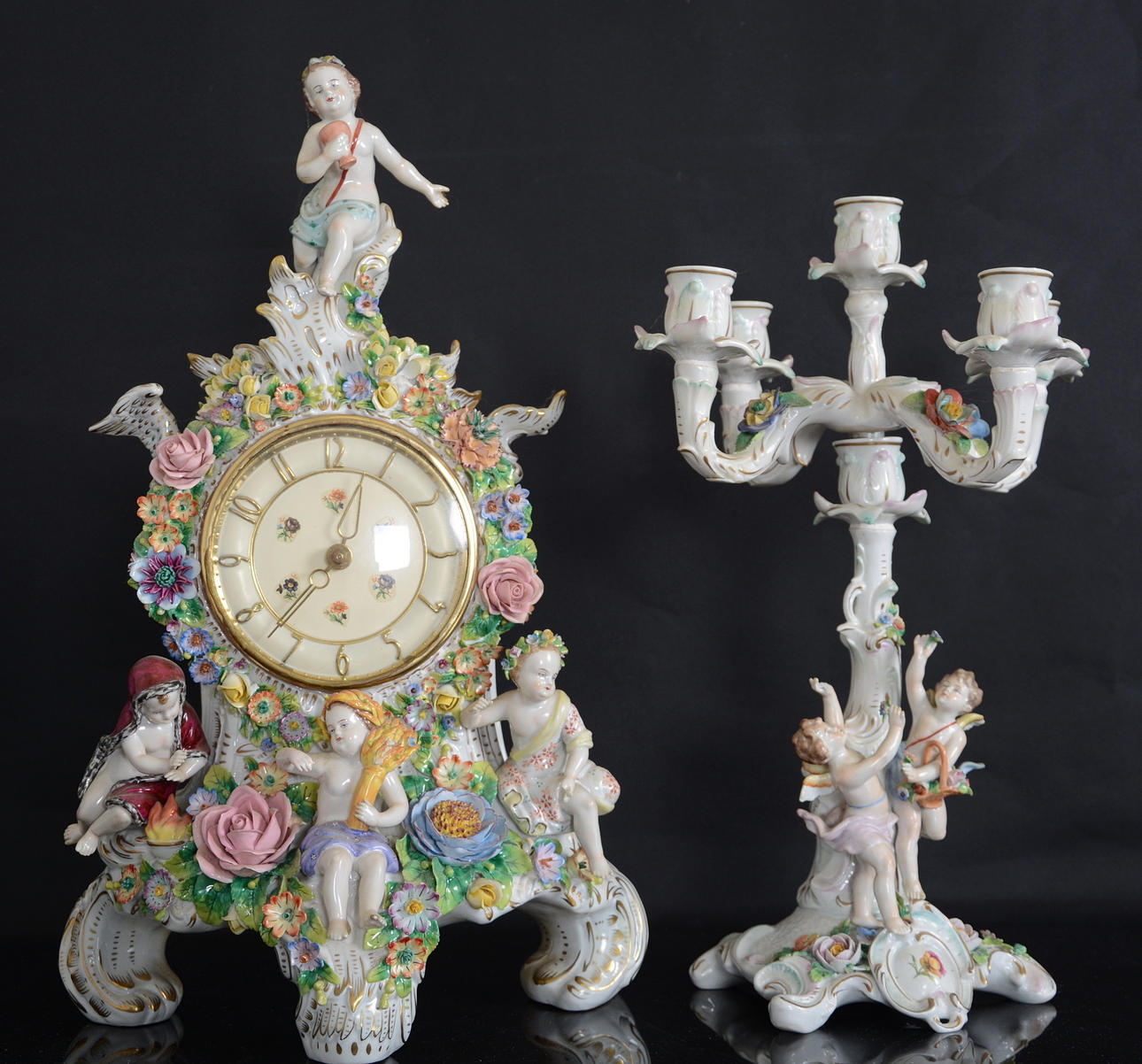 KANDELABER SAMT BORDSUR , porslin, 1900-tal.