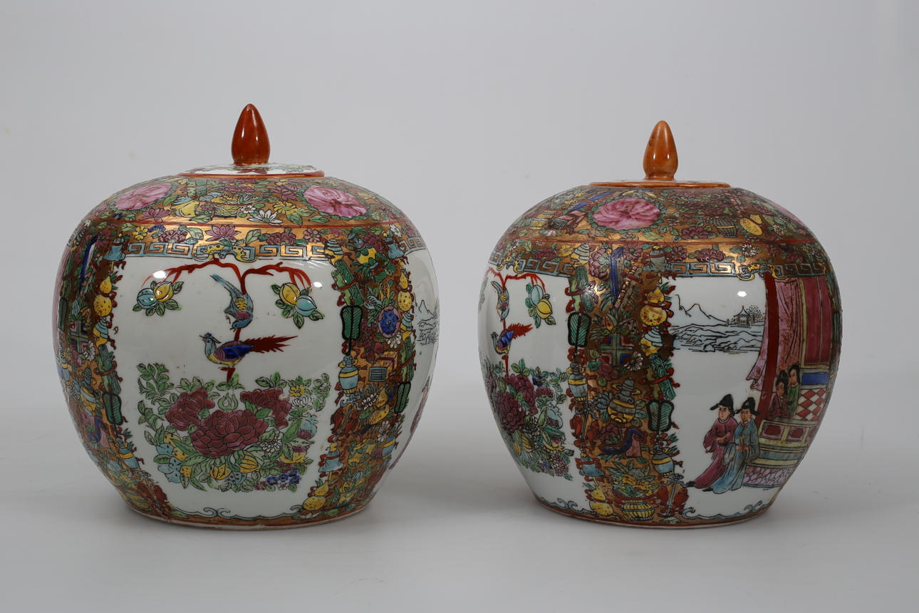 URNOR MED LOCK, porslin, Kina, 1900-tal.