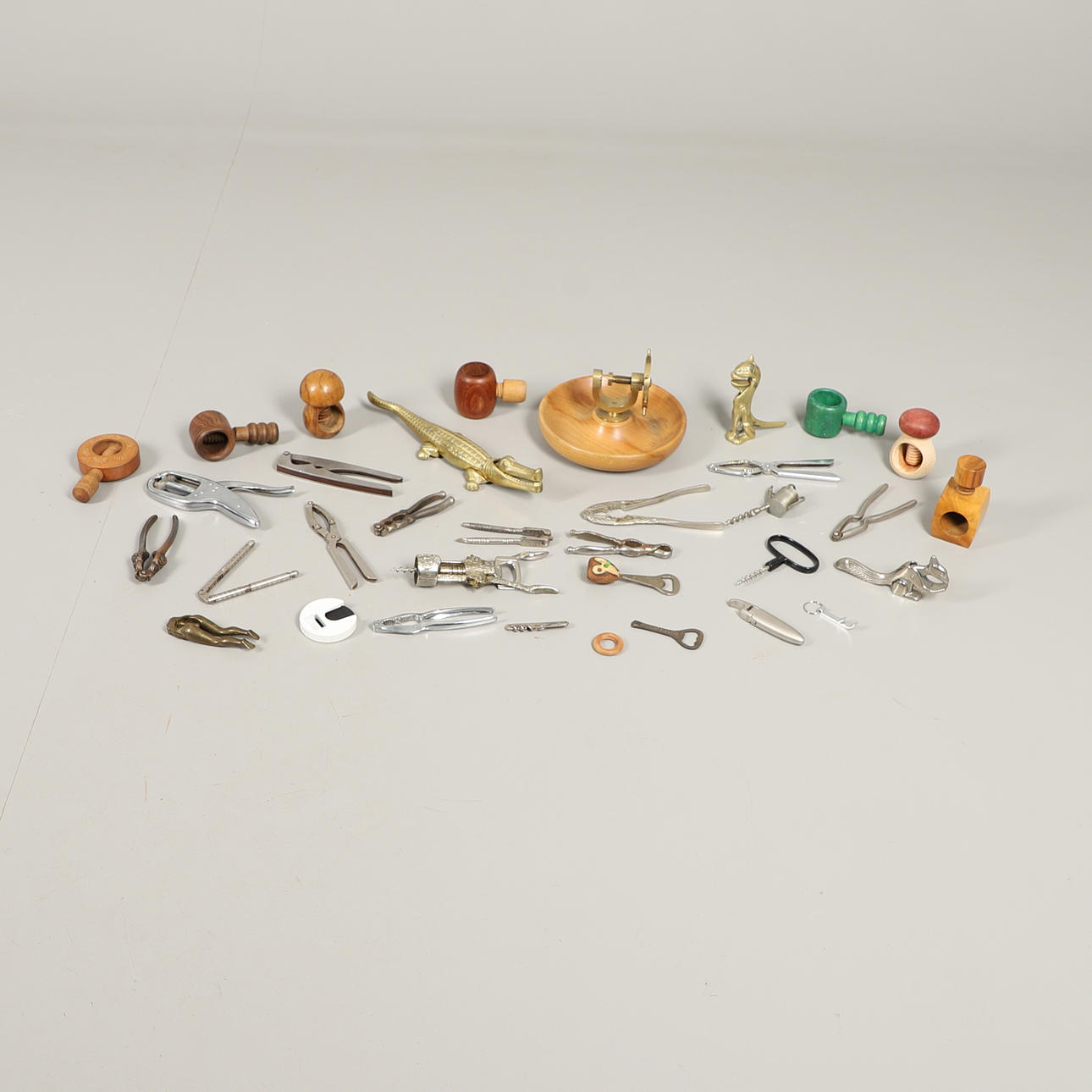 A SHIPS WHEEL NUT CRACKER AND A COLLECTION OF OTHERS.