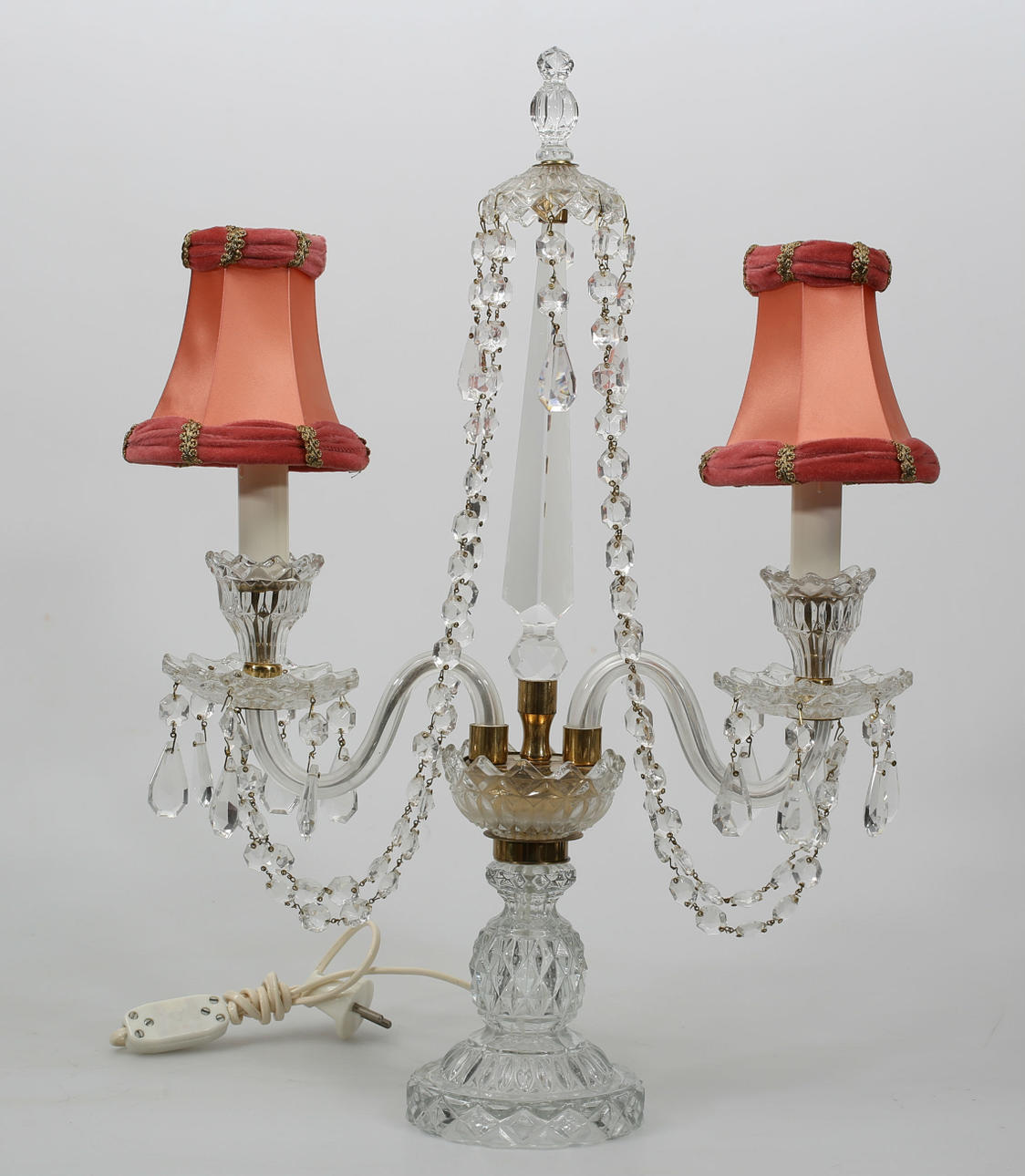 BORDSLAMPA, glas och prismor, 2 armar, 1900-talets andra hälft.