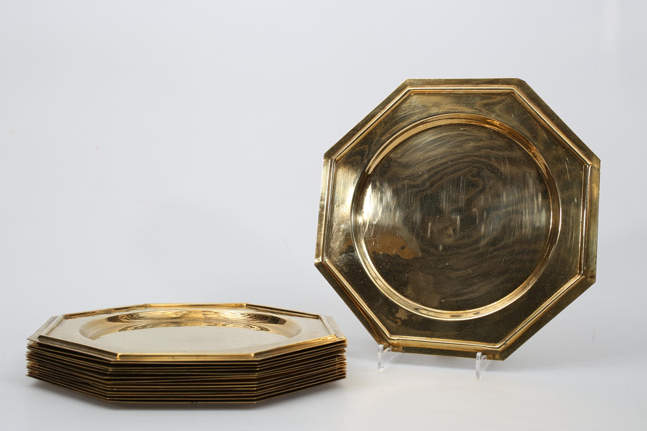 TALLRIKAR, mässing, 15 stycken, 1900-talets andra hälft.