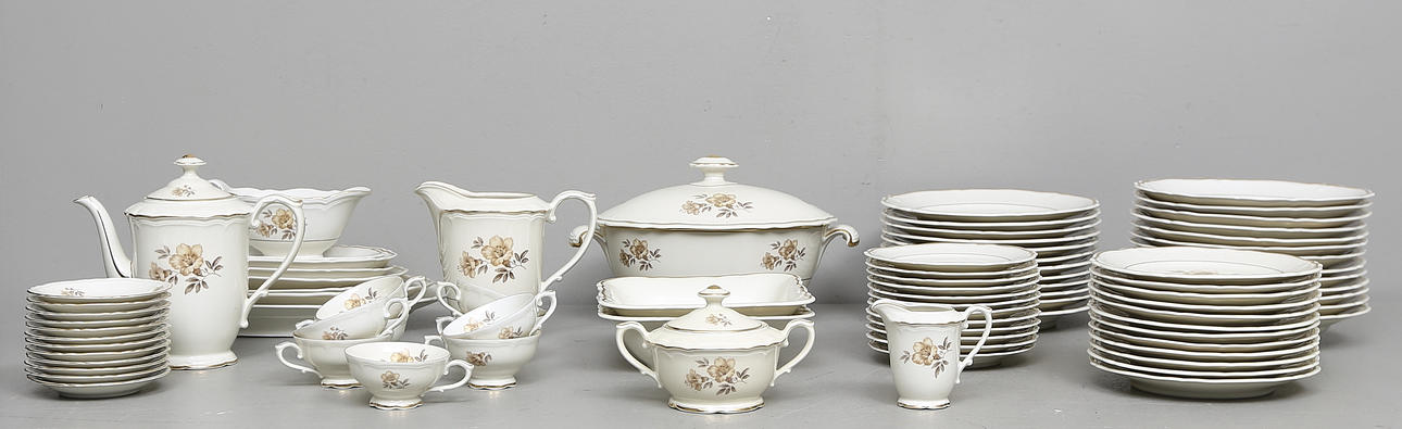 MAT- och KAFFESERVIS, 71 delar. Porslin, Hackefors, 1900-tal.