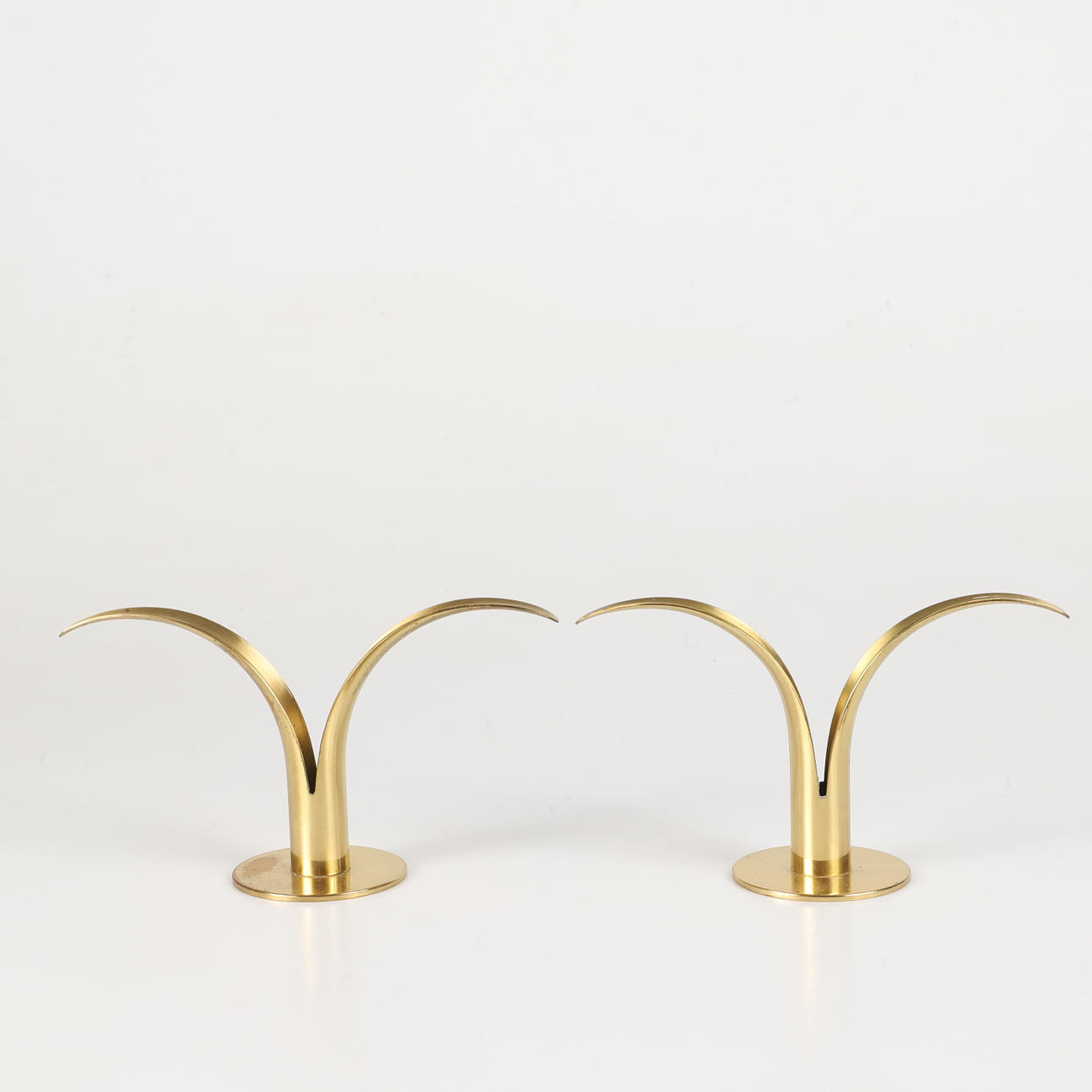 LYNESTAKER, 1 par, liljemodel, messing, 1900-tallet.