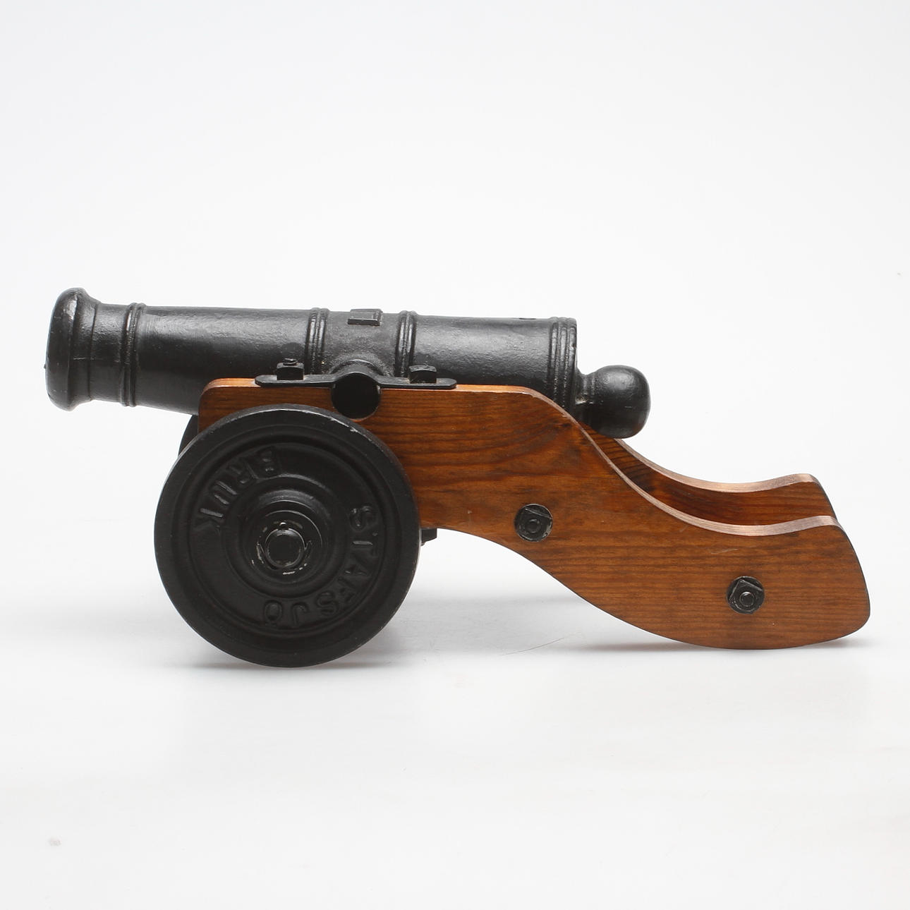 SALUTKANON med lavett, Stavsjö, 1900-tal.