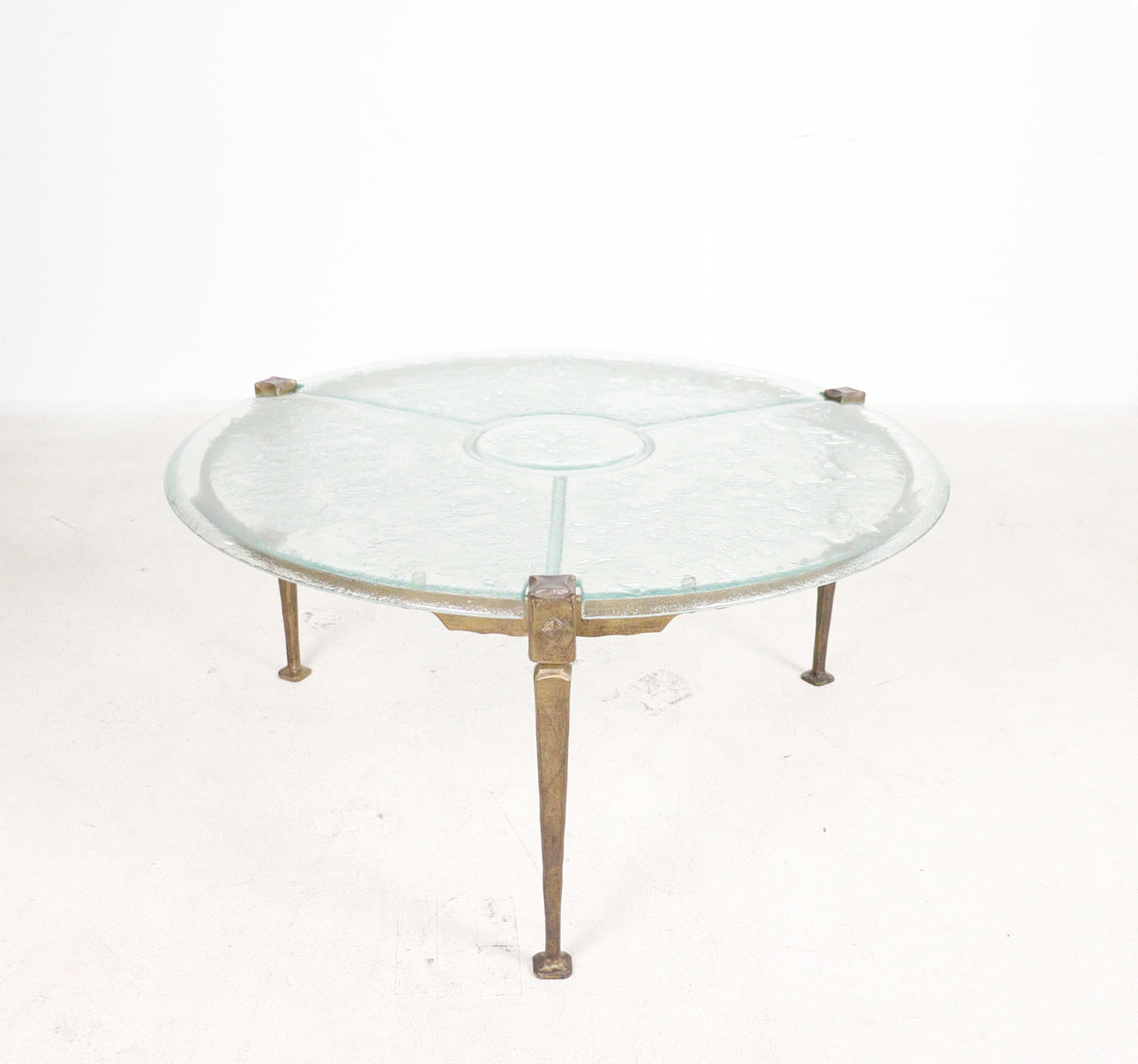 Brutalistiskt soffbord från 1970-talet.