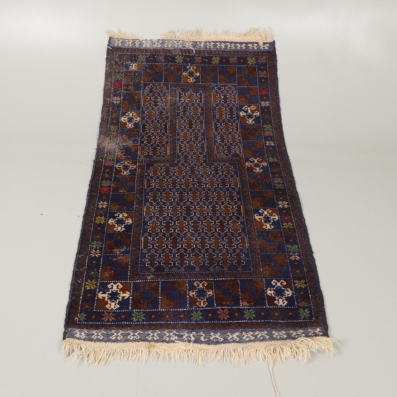 A BALUCH PRAYER RUG.