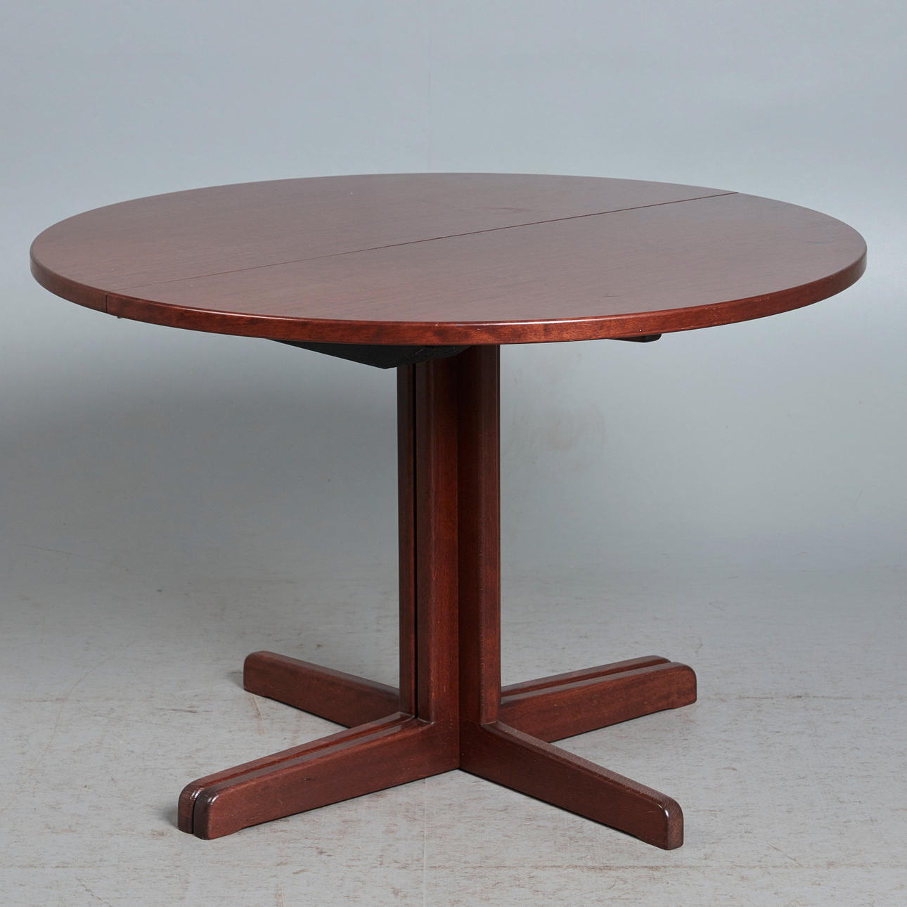 Thonet, Tisch / Esstisch, Buche.