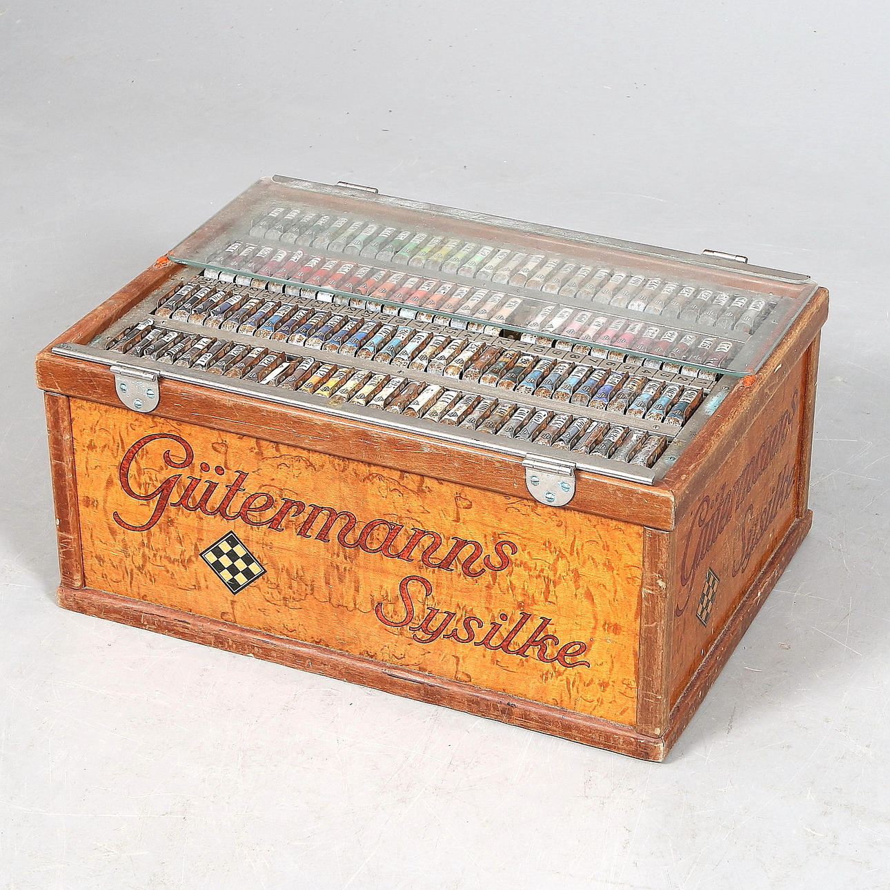 SCHATULL för SYSILKE, trä, Gutermanns Sysilke, 1900-talets första hälft.