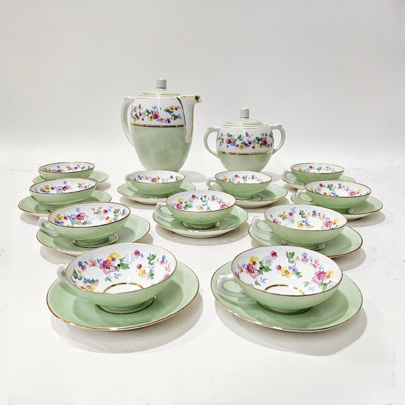 LIMOGES PORSLIN TESERVIS. 22 STYCKEN.