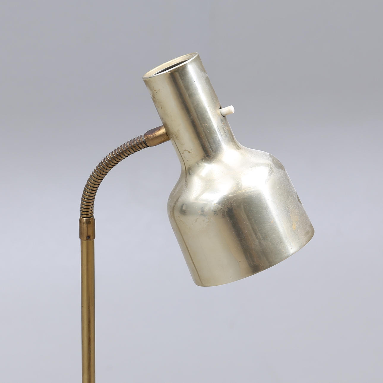 FLOOR LAMP, yellow metal, marked MAE 4426.