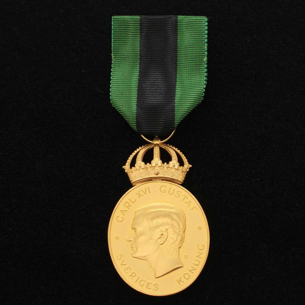 FÖRTJÄNSTMEDALJ, 23k/18k guld, Carl VVI Gustaf/SIS, Myntverket Eskilstuna 1992.