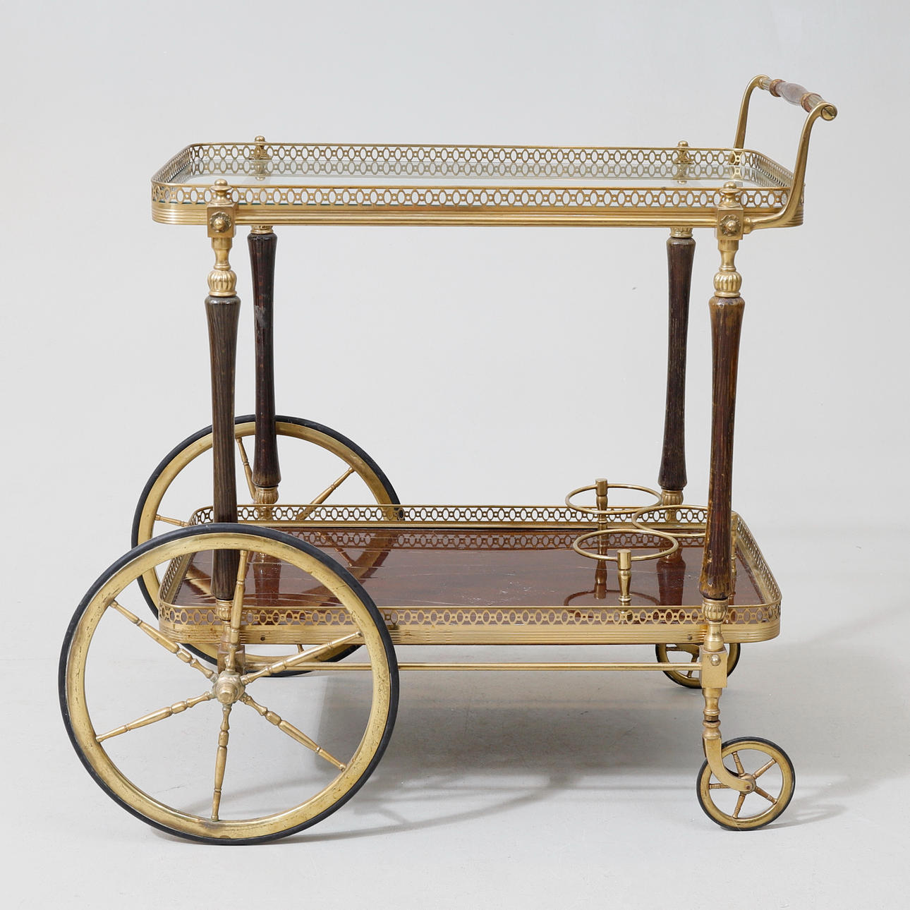 SERVERINGSVAGN, 1900-talets andra hält.