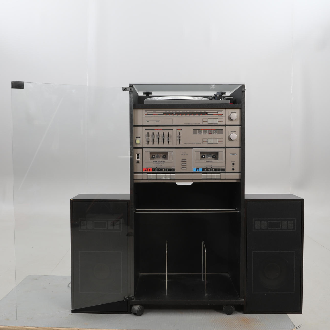 DUX, Stereo-Stack im Schrank, 20. Jahrhundert.