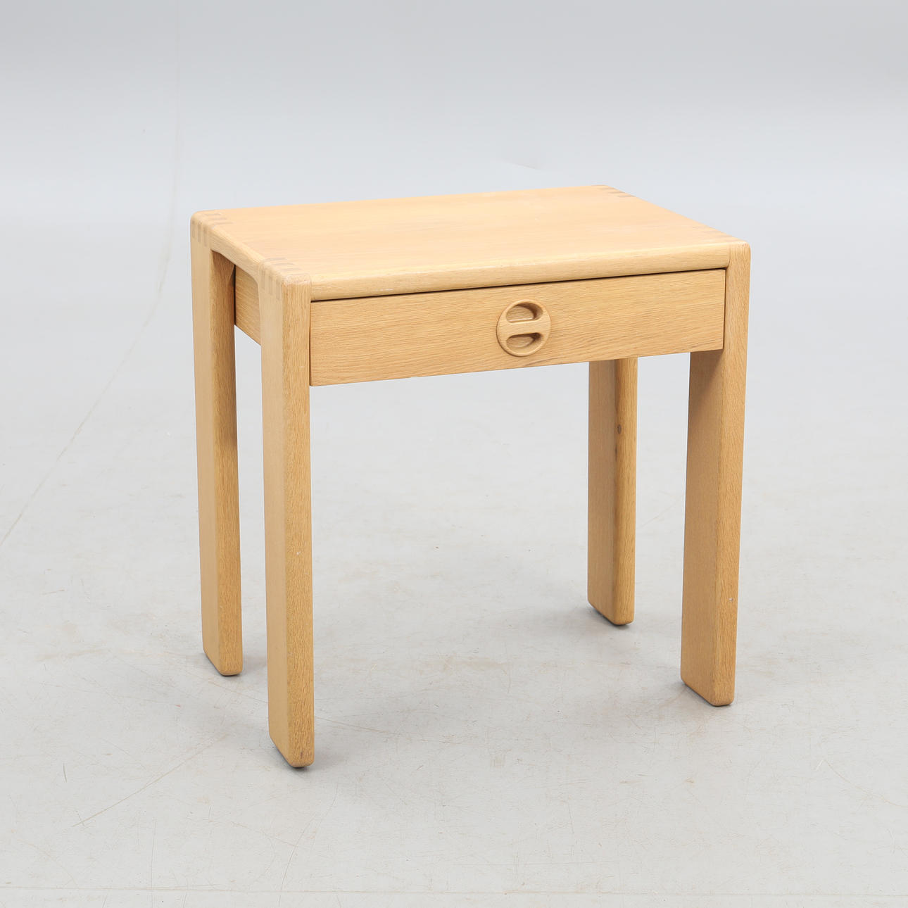 SÄNG/AVLASTNINGSBORD.