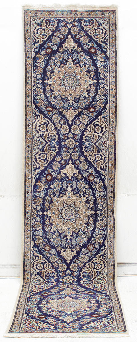 MATTA, Persisk, Nain med silkesinslag, gallerimodell, 340 x 80 cm.