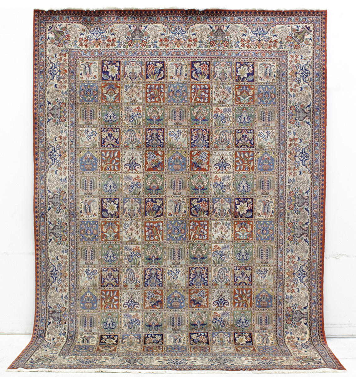 MATTA, Persisk, figural Moud med silkesinslag, 350 x 250 cm.