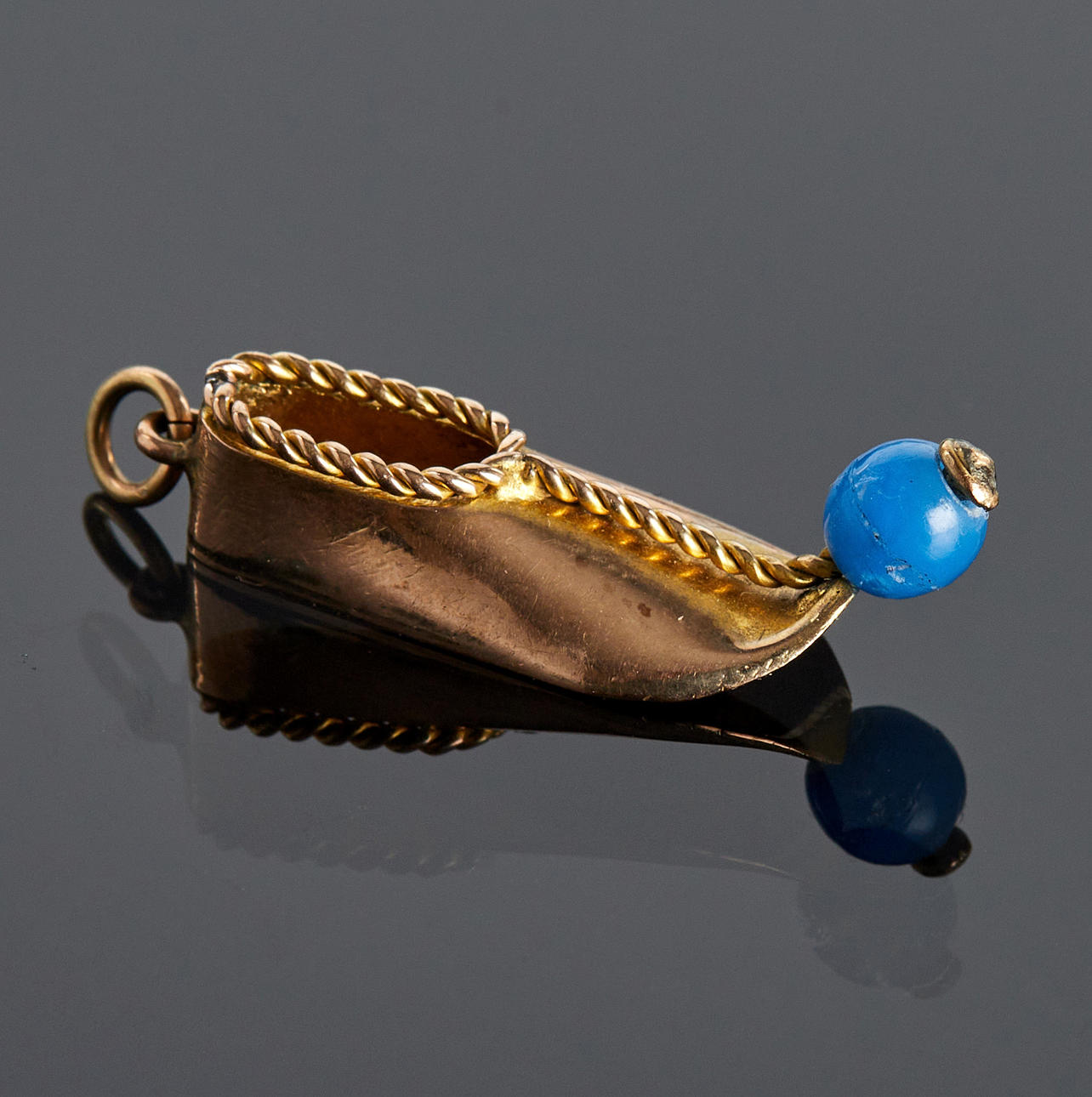 CHARM, 18 Karat Gold. In Form eines Schuhs.