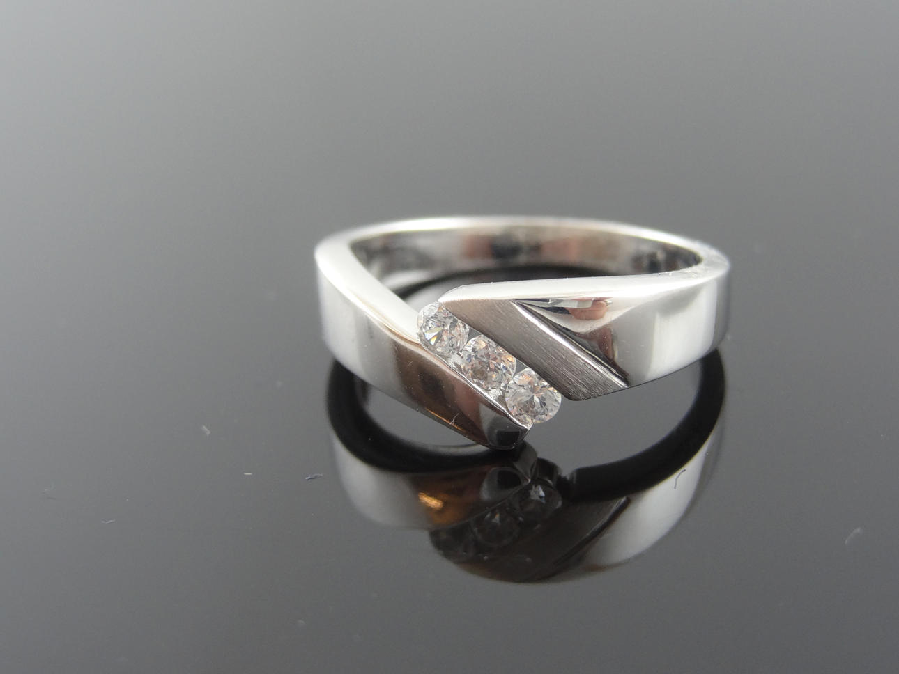 SIDA VID SIDA TRILOGY Ring 18k guld.