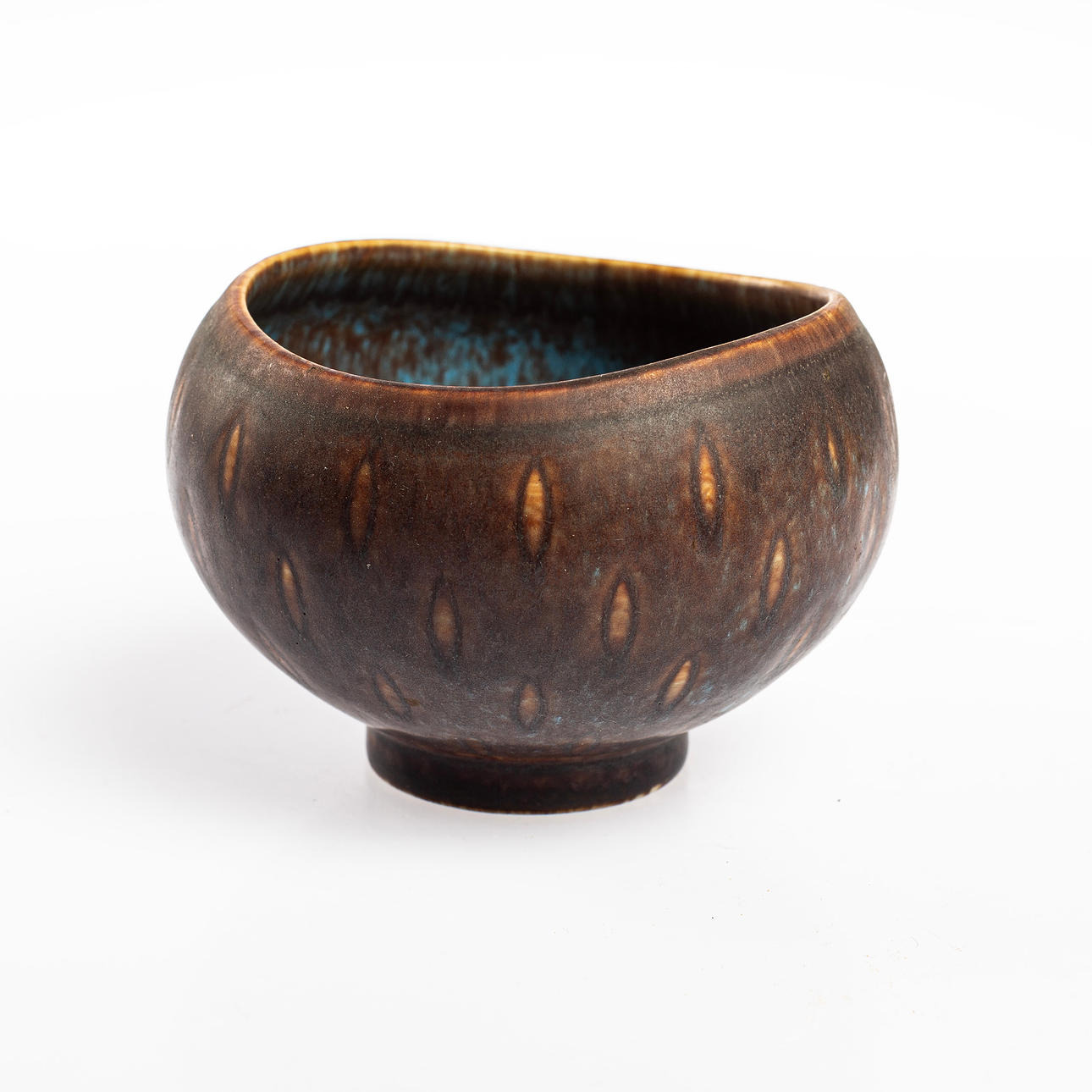GUNNAR NYLUND. Bowl, 2nd grade, Rörstrand, Signed.