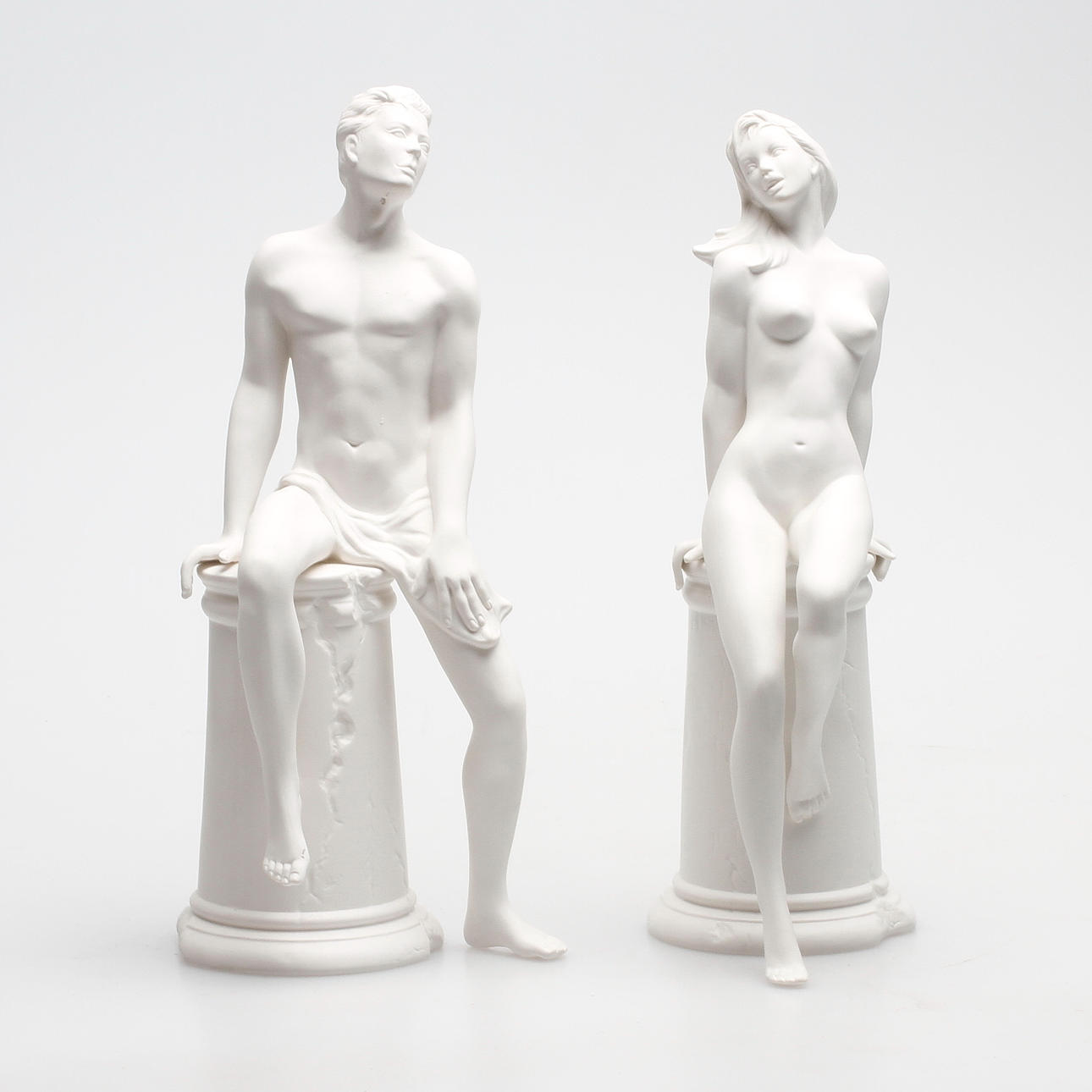 SKULPTURER, 2 st, parian. Goebel, Tyskland. 1900-talets andra hälft.