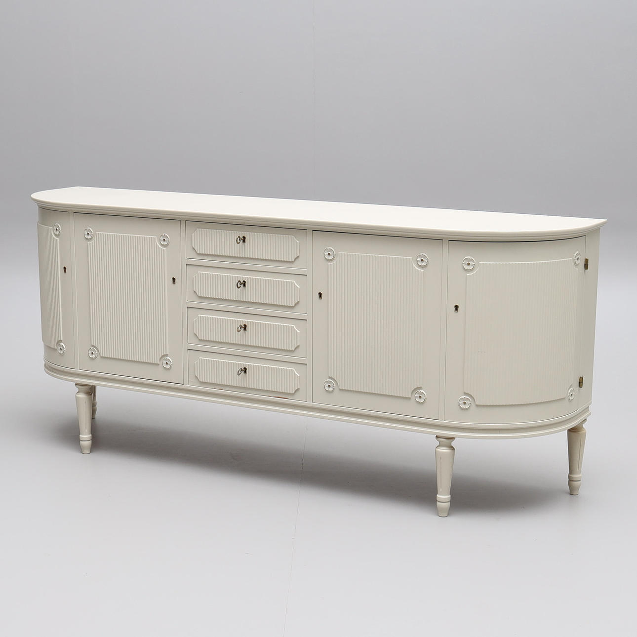 SKÄNK "Axet" i gustaviansk stil.