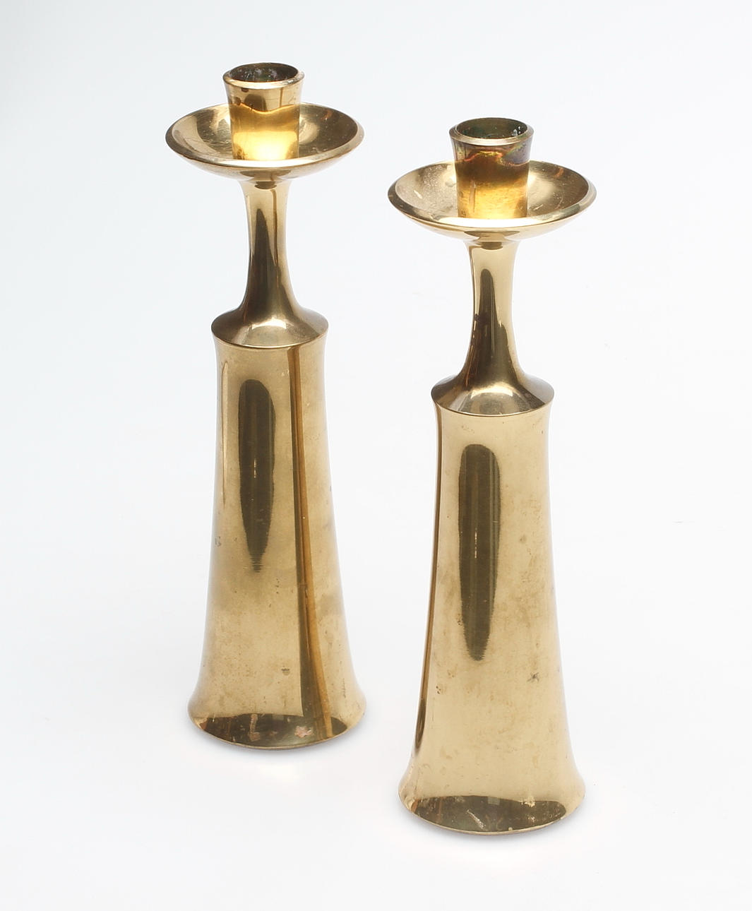 LJUSSTAKAR, ett par, mässing, Jens Quistgaard, Danmark, 1950/60-tal.