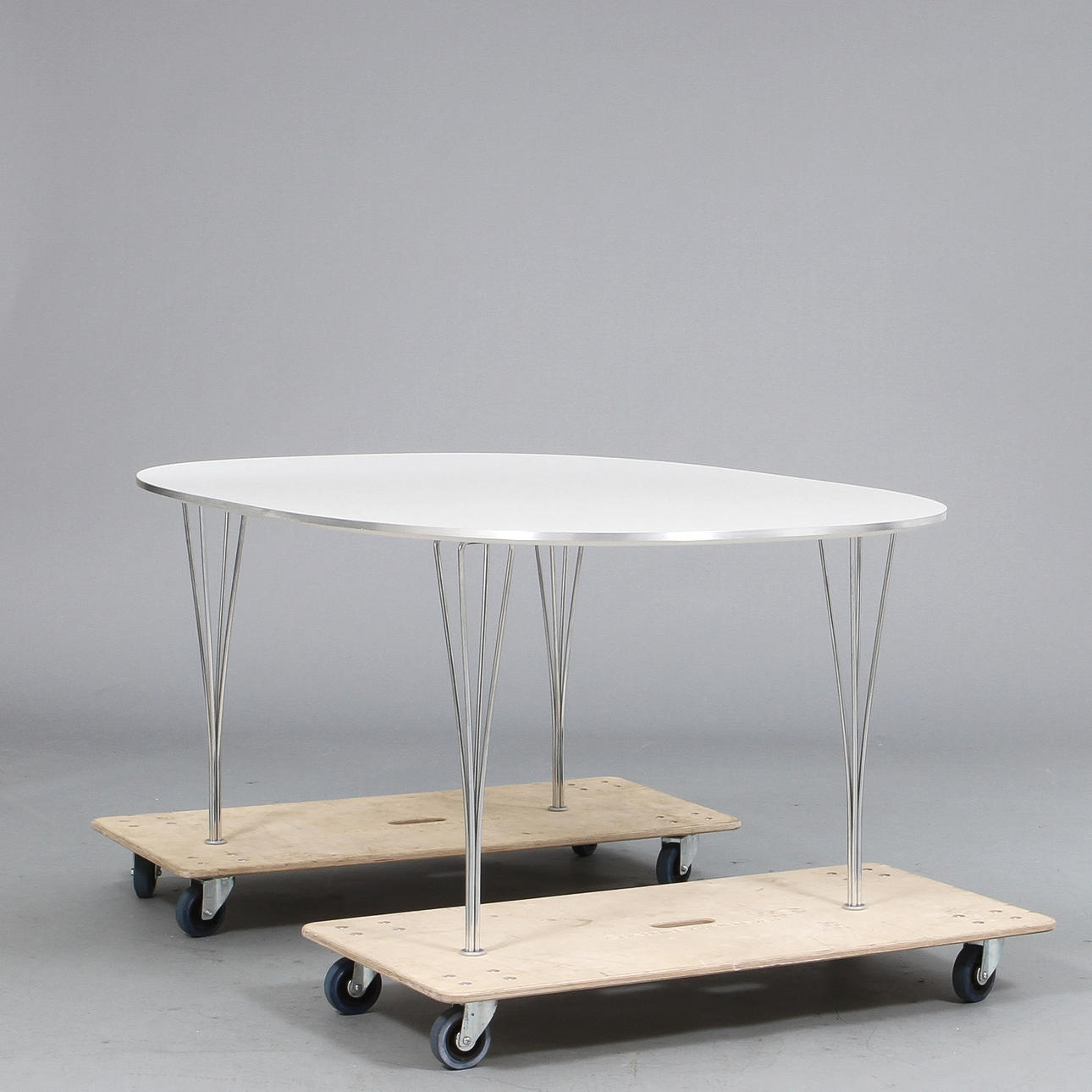 BORD, "Superellips", Piet Hein & Bruno Mathsson för Fritz Hansen.