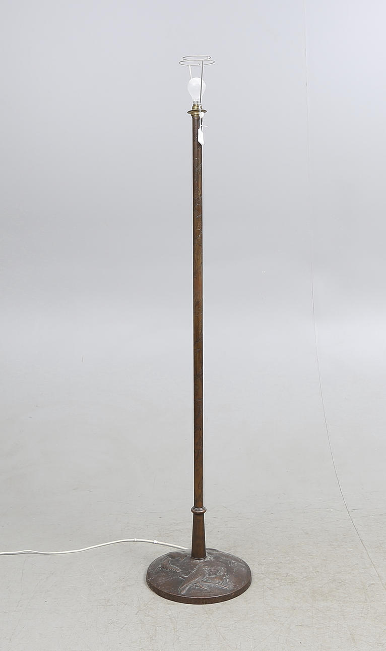 GOLVLAMPA, koppar, 1900-talets första hälft.