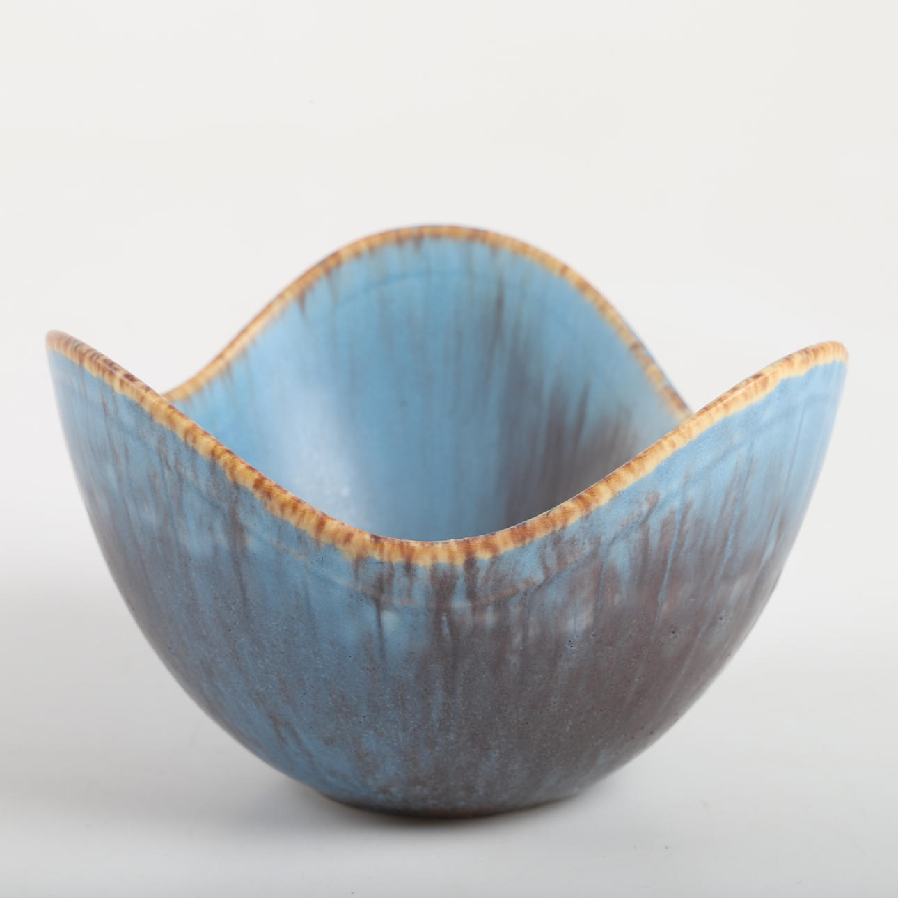 GUNNAR NYLUND. Skål, harpepelsglaseret stentøj, Rörstrand.