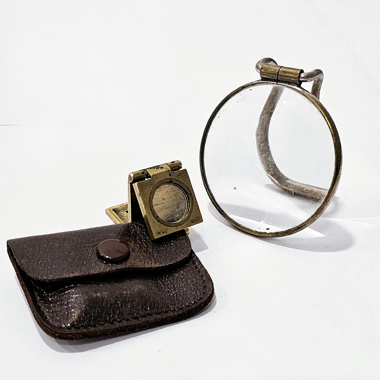 DOS LUPAS ANTIGUAS. METAL.