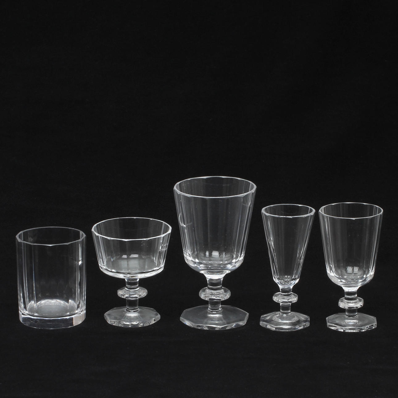 GLASSERVISDELAR, 51 delar, glas, "Karlberg" Elis Bergh, Kosta.