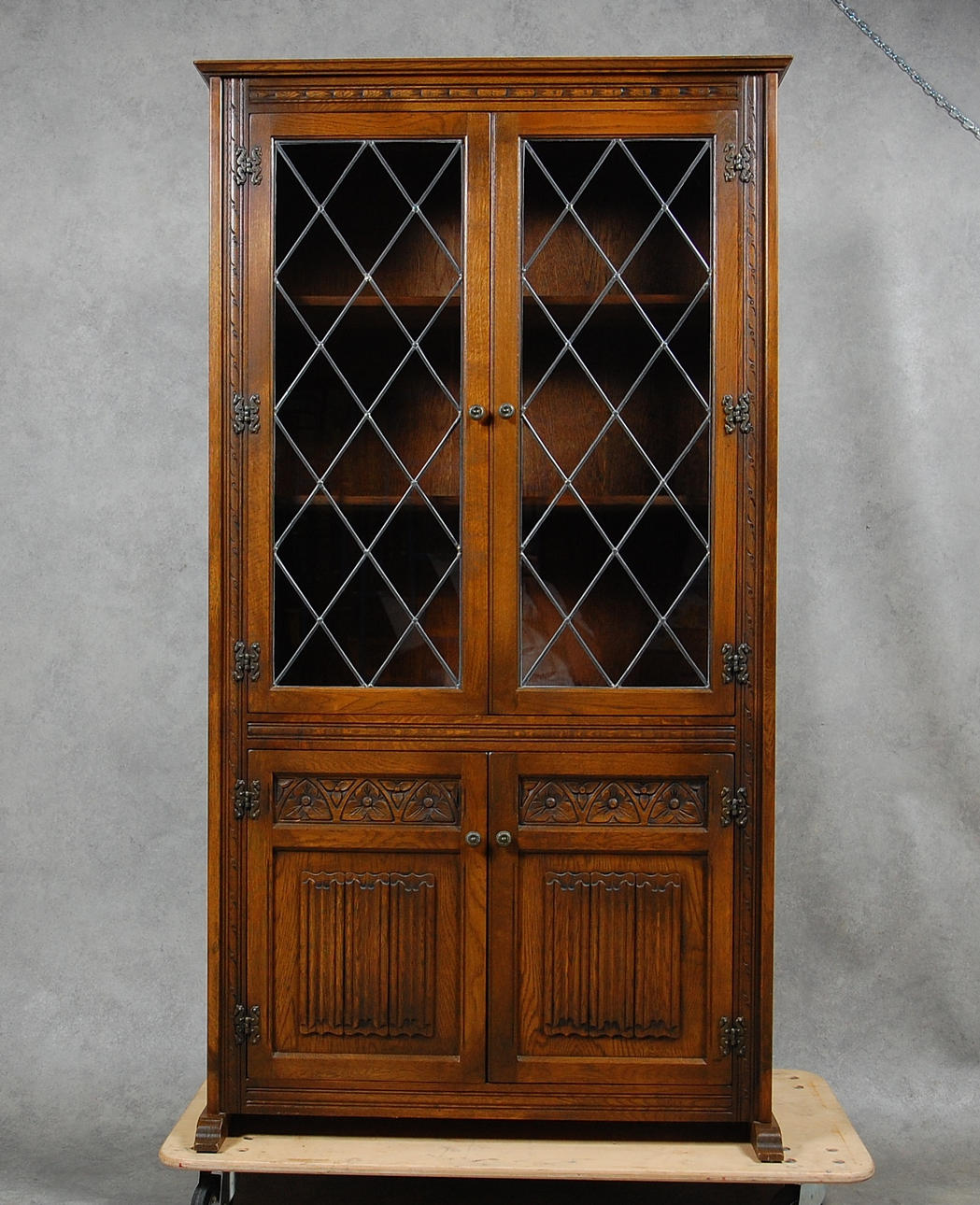 VITRINSKÅP, blyinfattat glas, 1900-tal.