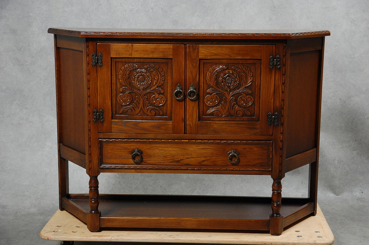 SIDEBOARD, 1900-tal.