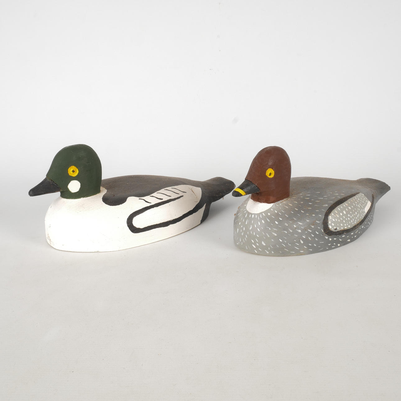 VETTAR, trä, "Knipa", 2 st, bemålade, 1990-tal.