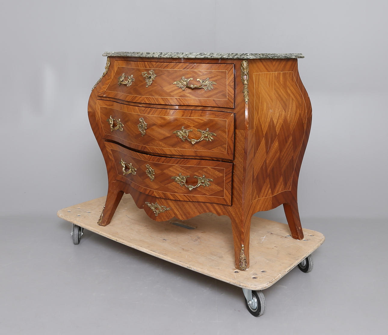 BYRÅ, rokokostil, 1930/40-tal.