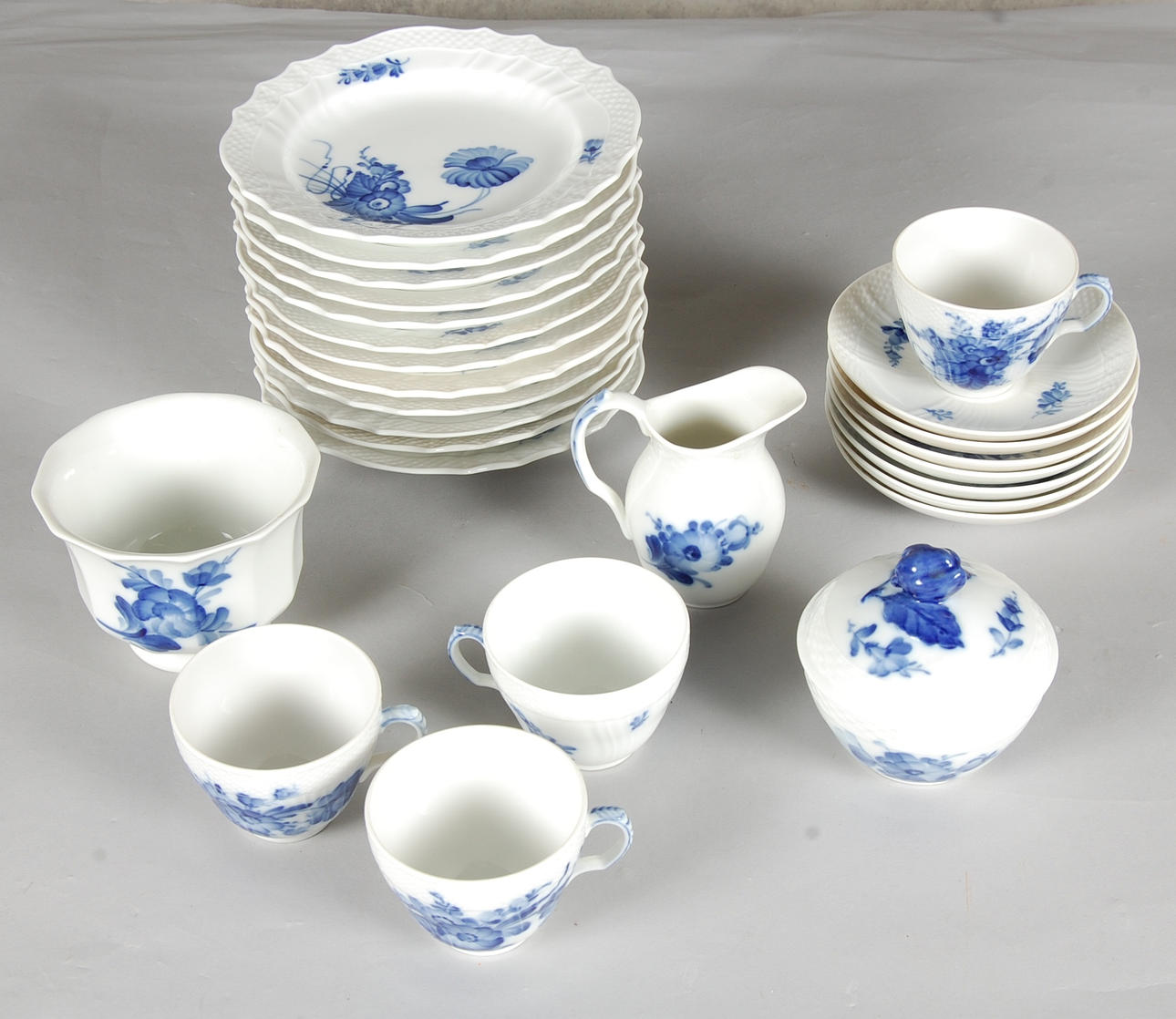 SERVISDELAR, 26 delar, Blå blomster, Royal Copenhagen.
