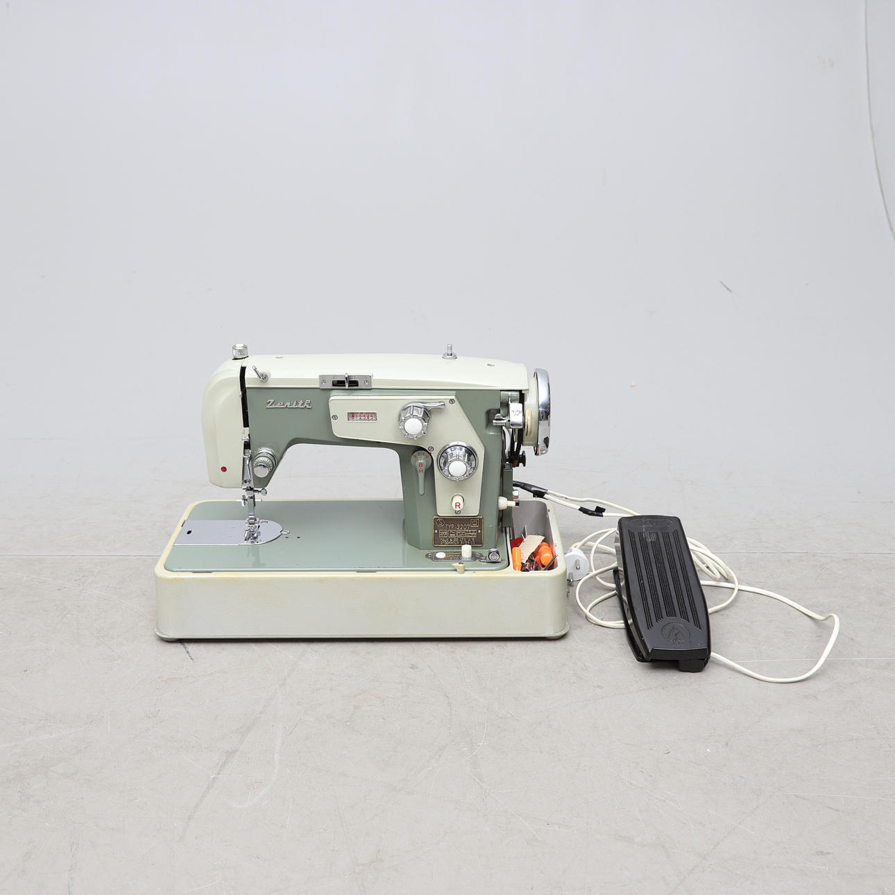 MÁQUINA DE COSER, Zenith tipo 3207, 1900.