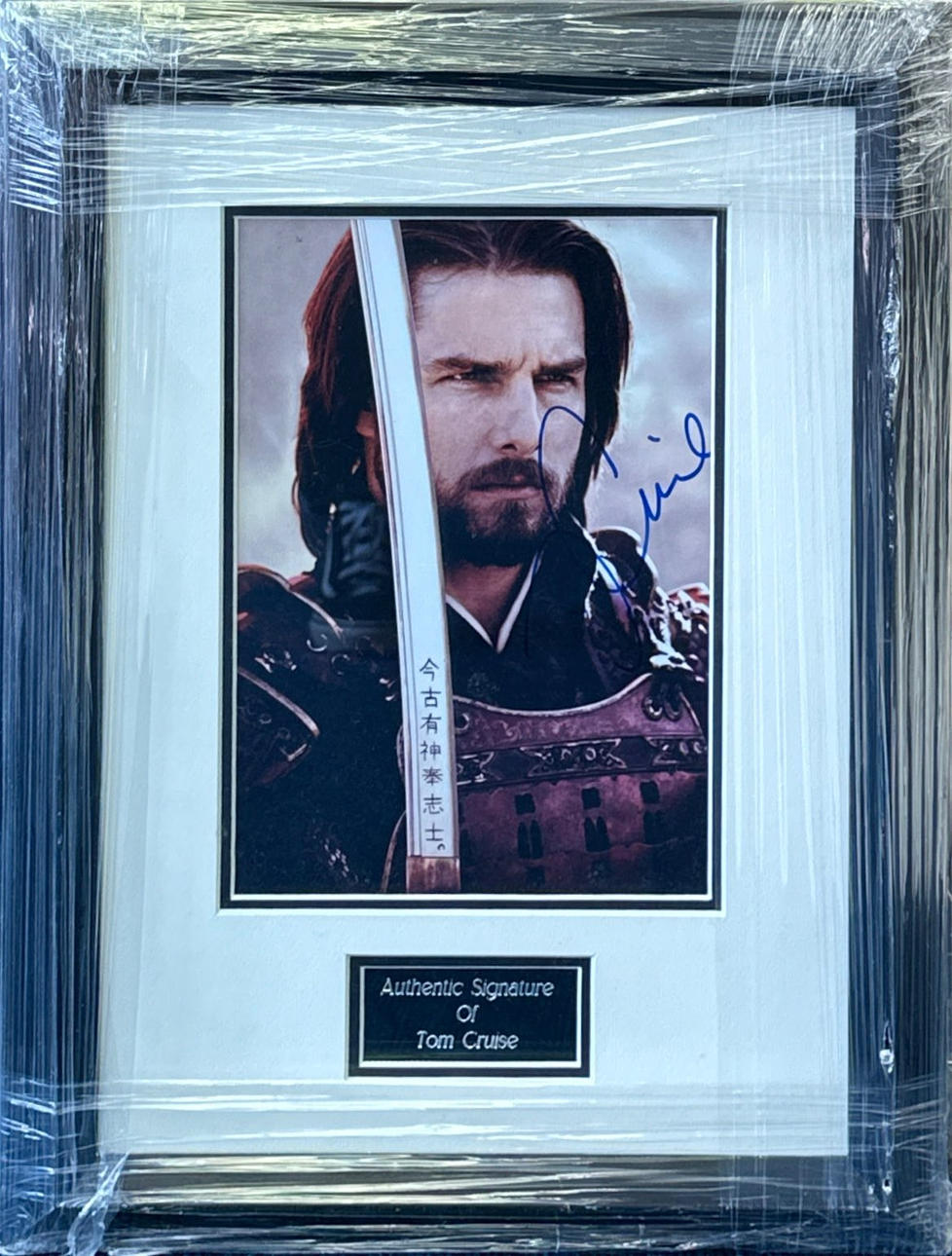 TOM CRUISE AUTOGRAPH.