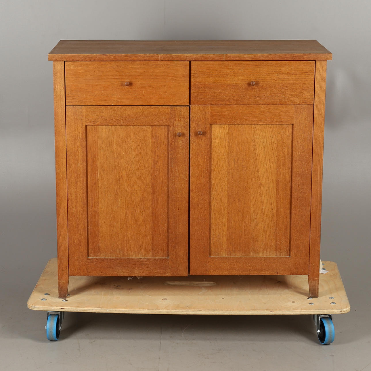 A SHAKER STYLE CUPBOARD.