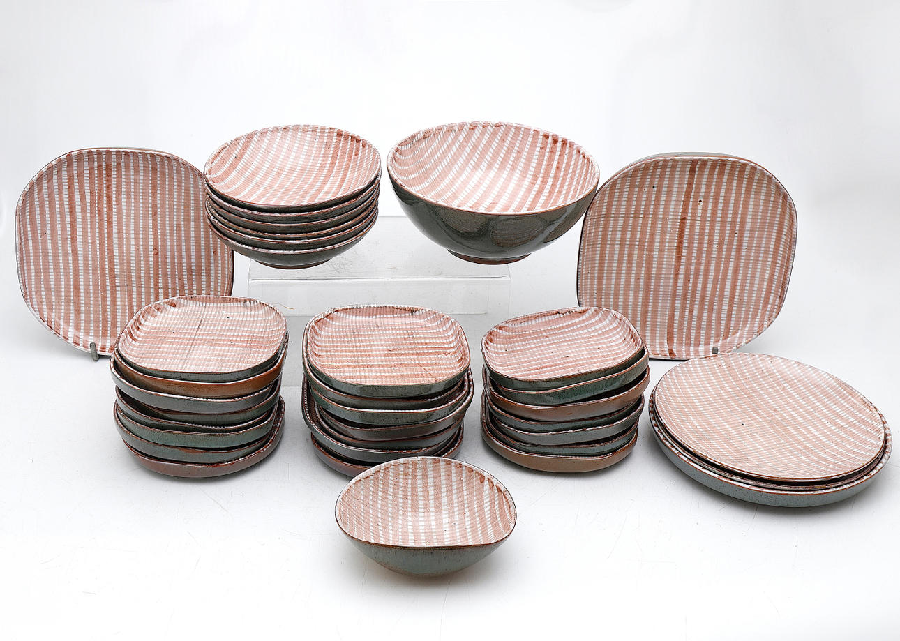 JORDI AGUADÉ. Vajilla en loza.