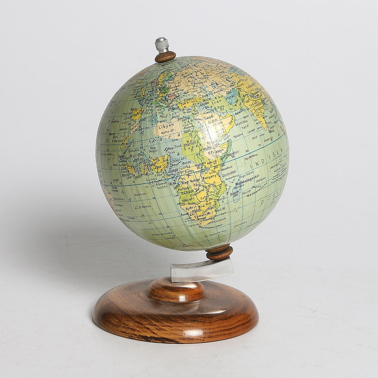 JORDGLOB, miniatyr, Paul Räths politiska jordglob 1900-tal.